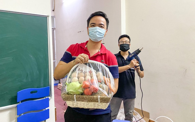 Công ty du lịch chuyển sang bán thực phẩm mùa dịch, đến CEO cũng làm shipper, "chốt đơn" box rau củ nhiều như bánh nướng Tết trung thu