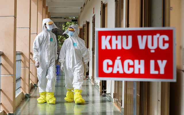 Việt Nam sẽ chọn phương án chống dịch 0 ca nhiễm giống Trung Quốc hay sống chung với Covid-19 như Singapore?
