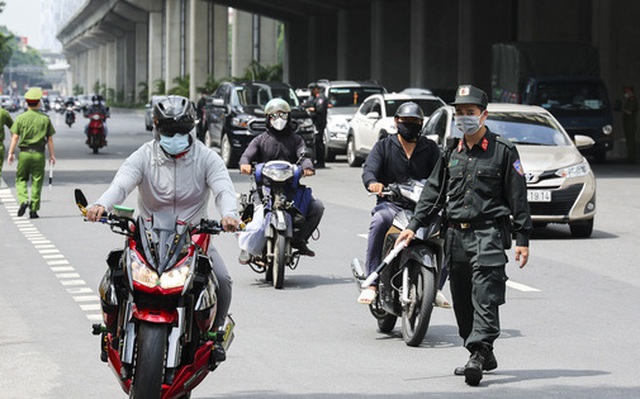 Hà Nội: Tổ công tác đặc biệt lập chốt dài 200 mét, kiểm tra hơn 1000 phương tiện trong 2 tiếng