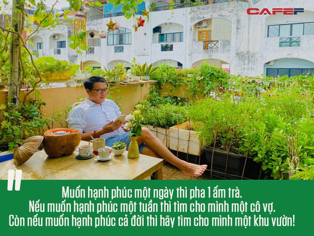Khu vườn sân thượng 20m2 xanh mướt của chàng trai Sài Gòn: Có đủ rau xanh, hoa tươi, chủ nhân thưởng trà, nuôi chim quá nên thơ - Ảnh 14.