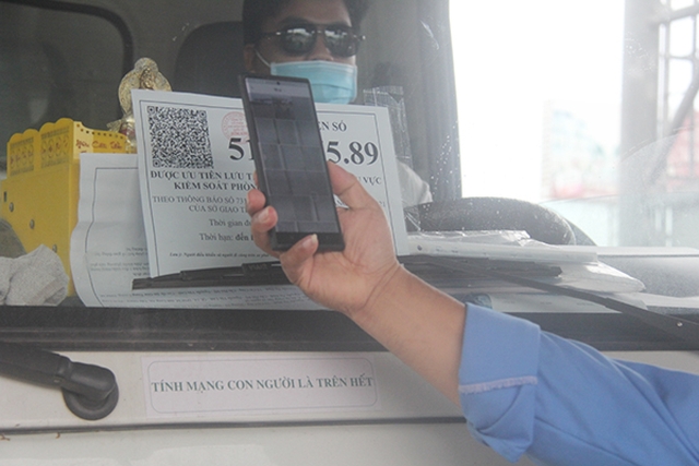  Tài xế xe “luồng xanh” kêu trời vì thẻ QR Code bất ngờ không hoạt động  - Ảnh 1.
