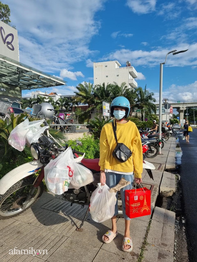  Cô gái người Nga chia sẻ chuỗi ngày giãn cách khó quên khi lần đầu đi chợ bằng phiếu, biết ơn Việt Nam vì sự tử tế dành cho cộng đồng người nước ngoài  - Ảnh 1.