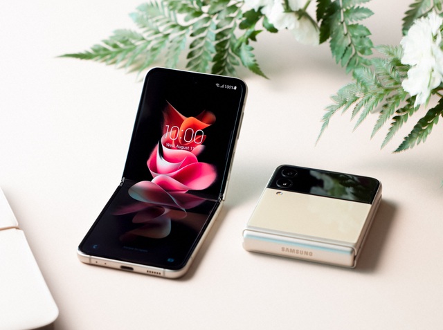 Ảnh thực tế Galaxy Z Flip3 vừa ra mắt - điện thoại gập thời trang nhất hiện nay, giá 999 USD - Ảnh 6.