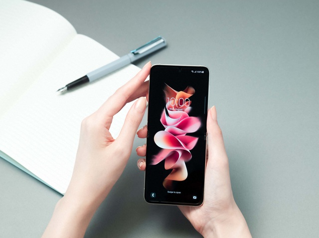 Ảnh thực tế Galaxy Z Flip3 vừa ra mắt - điện thoại gập thời trang nhất hiện nay, giá 999 USD - Ảnh 5.