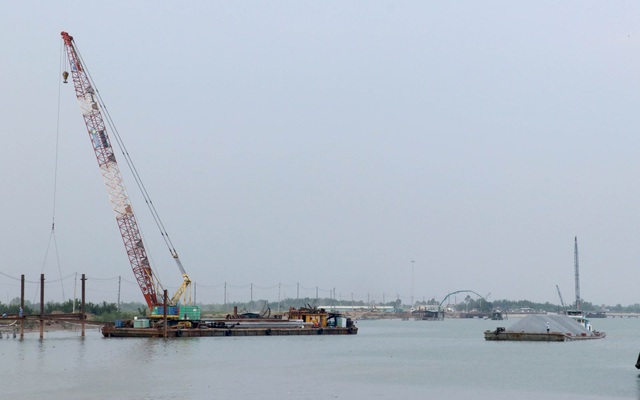 Giai đoạn hai của dự án Cảng quốc tế Long An được khẩn trương xây dựng. Ảnh: Bùi Giang/TTXVN