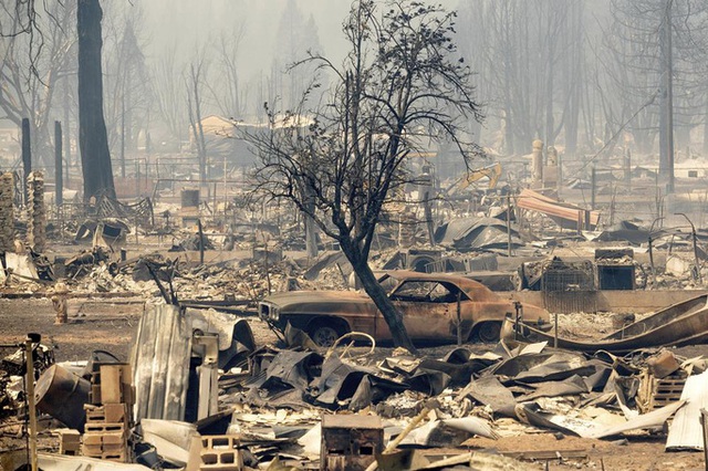 Thị trấn Greenville của bang California bị xóa sổ trong biển lửa - Ảnh 2.