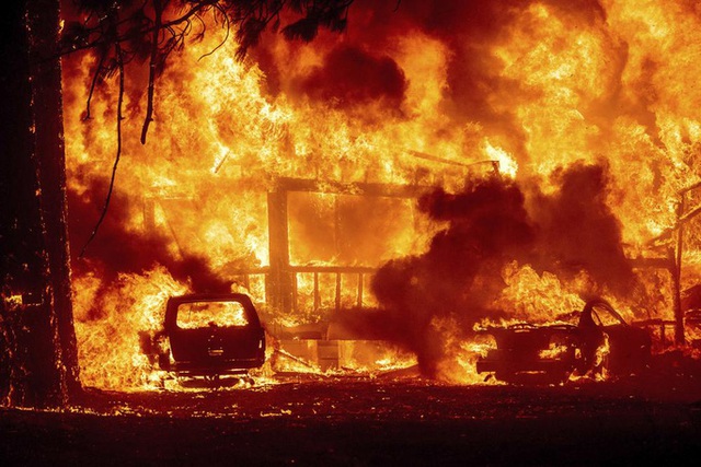Thị trấn Greenville của bang California bị xóa sổ trong biển lửa - Ảnh 3.