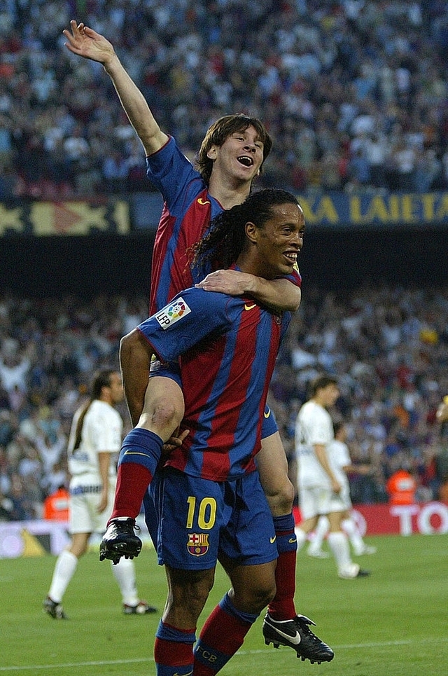 Toàn bộ sự nghiệp vĩ đại của Messi tại Barcelona qua ảnh - Ảnh 5.