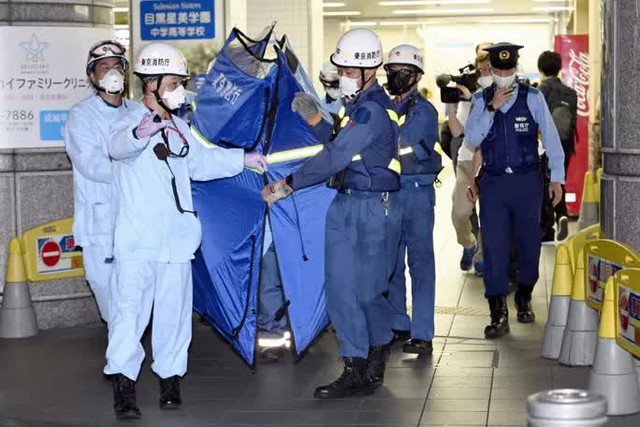  Nhật Bản: Tấn công bằng dao trên tàu điện ngầm vì lý do ngỡ ngàng  - Ảnh 1.