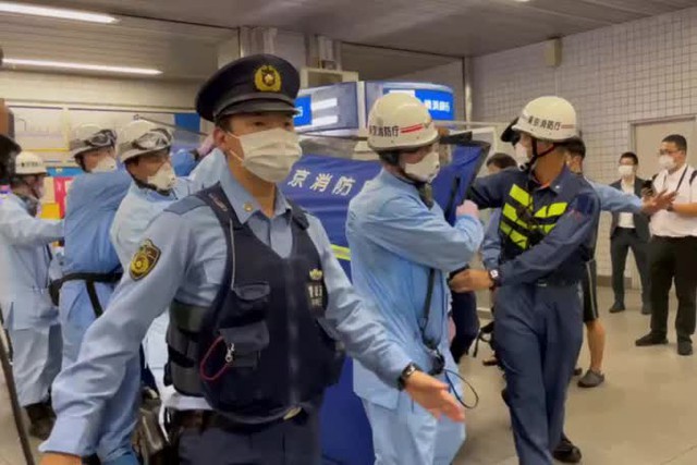 Nhật Bản: Tấn công bằng dao trên tàu điện ngầm vì lý do ngỡ ngàng  - Ảnh 2.