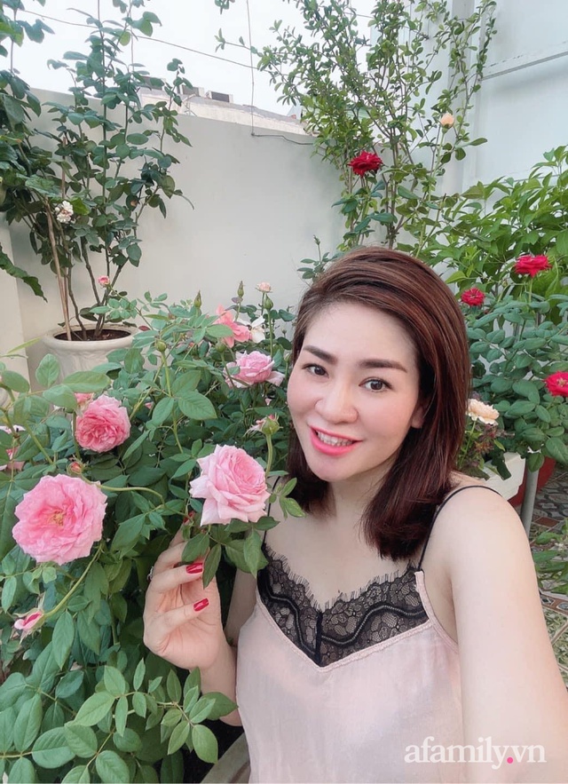 Khoảng sân thượng nhỏ đầy đủ rau sạch và hoa tươi của mẹ đảm ở Sài Gòn - Ảnh 1. Khoảng sân thượng nhỏ đầy đủ rau sạch và hoa tươi của mẹ đảm ở Sài Gòn - Ảnh 1.