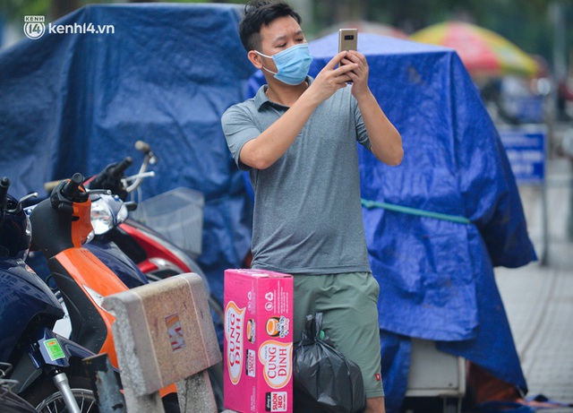 Hà Nội: Phong toả chung cư HH4C Linh Đàm, truy vết người liên quan qua camera an ninh - Ảnh 12. Hà Nội: Phong toả chung cư HH4C Linh Đàm, truy vết người liên quan qua camera an ninh - Ảnh 12.