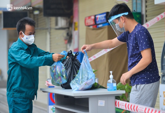 Hà Nội: Phong toả chung cư HH4C Linh Đàm, truy vết người liên quan qua camera an ninh - Ảnh 14.