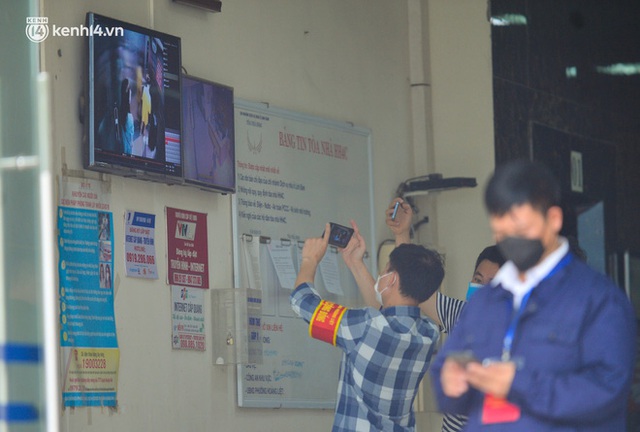 Hà Nội: Phong toả chung cư HH4C Linh Đàm, truy vết người liên quan qua camera an ninh - Ảnh 4.