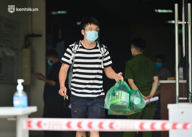 Hà Nội: Phong toả chung cư HH4C Linh Đàm, truy vết người liên quan qua camera an ninh - Ảnh 8.