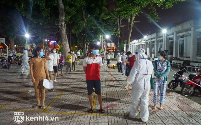 TP.HCM: Tăng tốc tiêm vaccine cho người dân vào ban đêm