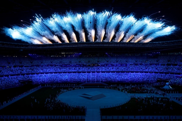 Nổi hết da gà trước màn trình diễn Dòng sông ngân hà huyền ảo trong lễ bế mạc Olympic 2020 - Ảnh 6.