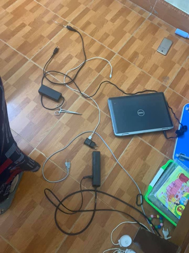 Học online tại nhà, bé trai Hà Nội 10 tuổi bị điện giật chết thương tâm, nguyên nhân do cầm kéo chọc vào ổ điện - Ảnh 1.