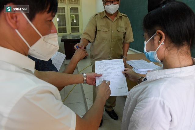 Phường ở Hà Nội tiêm vắc xin Covid-19 cho cả người không có giấy tờ tuỳ thân - Ảnh 3.