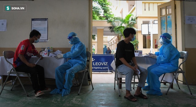 Phường ở Hà Nội tiêm vắc xin Covid-19 cho cả người không có giấy tờ tuỳ thân - Ảnh 8.
