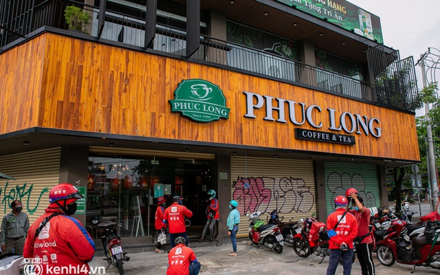 Nhiều cửa hàng ở Sài Gòn đã bắt đầu cho bán mang về