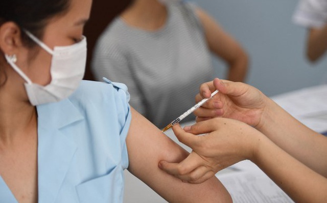 Việt Nam tiếp nhận tượng trưng 1,5 triệu liều vắc xin phòng Covid-19 do Pháp và Italy trao tặng, UNICEF thông báo thuốc đã về tới nơi