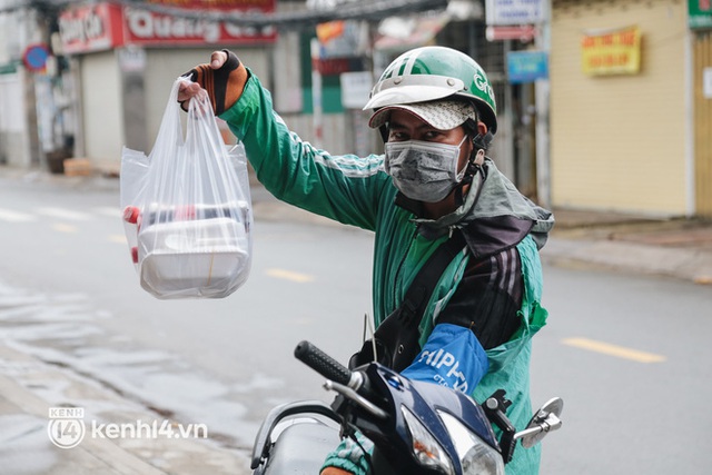 Toàn cảnh quận 7 trước ngày thí điểm mở cửa: Nhiều hàng quán ăn uống vẫn “im lìm” - Ảnh 19.