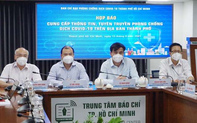 TP. HCM giãn cách hết tháng 9, nhưng shipper được hoạt động liên quận, thí điểm 'thẻ xanh Covid', dân 'vùng xanh' được tập thể dục trong công viên nội khu