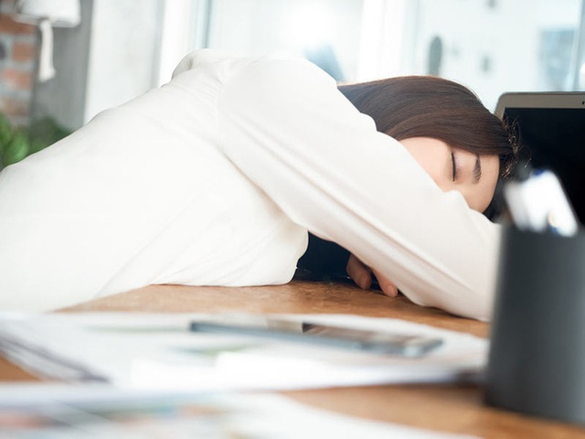 Nghiên cứu chỉ ra ngủ trưa quá lâu làm tăng nguy cơ tử vong 30%: Bác sĩ chỉ ra thời lượng ngủ trưa lý tưởng - Ảnh 1.