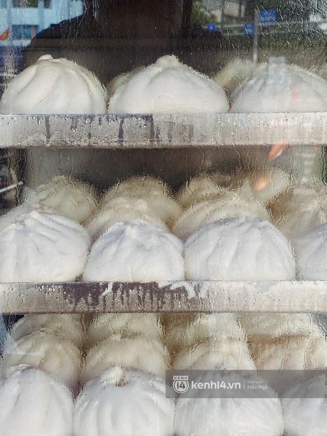 Bánh Trung thu Như Lan có 50 tuổi vẫn hot nhất Sài Gòn: Shipper đợi 2 tiếng chưa tới lượt, khách sộp mua hẳn 11 triệu tiền bánh! - Ảnh 20.
