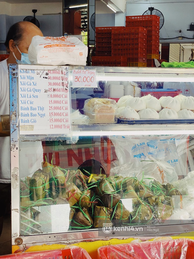Bánh Trung thu Như Lan có 50 tuổi vẫn hot nhất Sài Gòn: Shipper đợi 2 tiếng chưa tới lượt, khách sộp mua hẳn 11 triệu tiền bánh! - Ảnh 21.