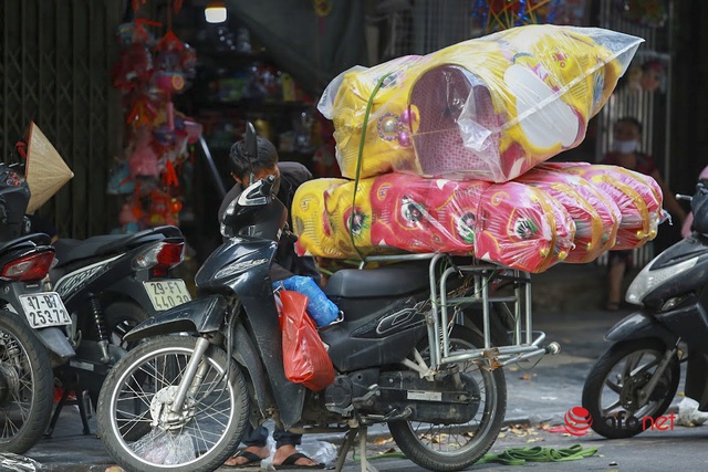 Phố Hàng Mã tất bật mở cửa bán hàng Trung thu - Ảnh 14.