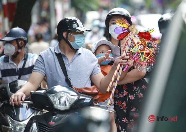 Phố Hàng Mã tất bật mở cửa bán hàng Trung thu - Ảnh 9.