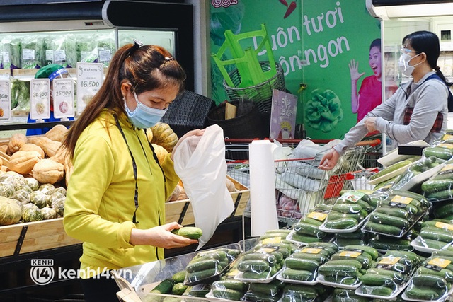 Ảnh: Người dân quận 7 vui mừng trong ngày đầu được đi siêu thị trở lại - Ảnh 9.