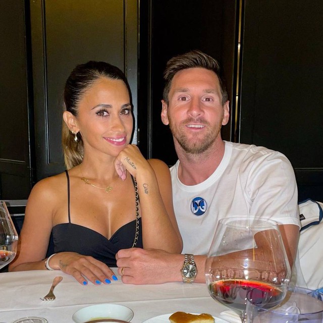 Là cầu thủ bóng đá có thu nhập cao nhất thế giới, Lionel Messi chi tiêu khối tài sản khủng của mình thế nào: Sắm Rolex đi ký hợp đồng mới, siêu xe và phi cơ riêng hàng triệu USD  - Ảnh 1.
