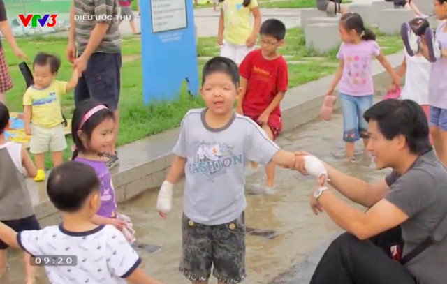  Bé Bôm sau 4 năm gây bão ở Điều Ước Thứ 7: Thành tích học tập đáng nể, chờ ngày phẫu thuật thẩm mỹ  - Ảnh 3.