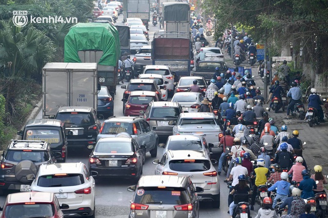 Ảnh: Hà Nội sáng đầu tiên nới lỏng giãn cách xã hội, người dân lại được trải nghiệm đặc sản tắc đường - Ảnh 14.