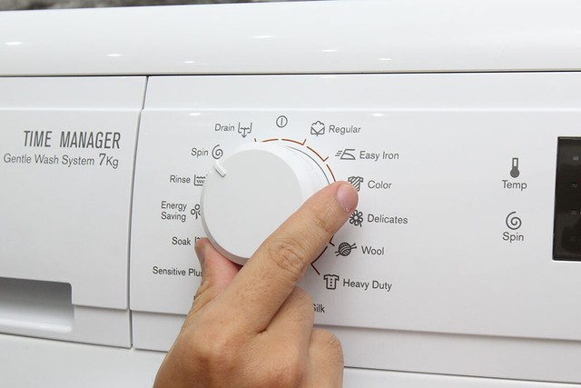 Cách tiết kiệm điện nước hiệu quả khi dùng máy giặt tại nhà - Ảnh 3.