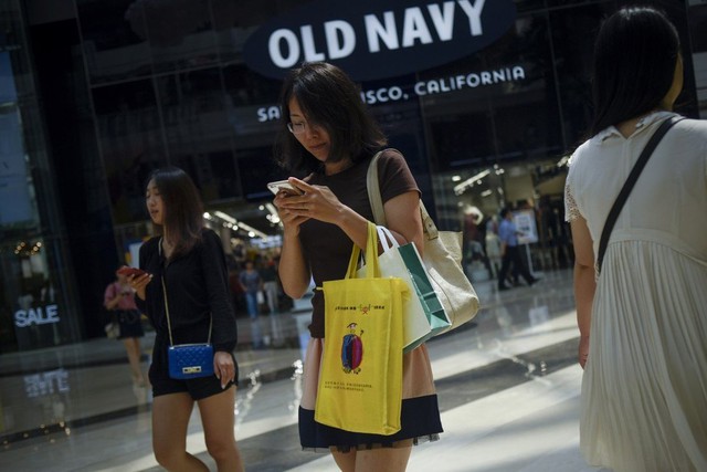 Giới trẻ, tầng lớp trung lưu Trung Quốc ngày càng chuộng thời trang nhanh nội địa: Li Ning, Anta lên hương, cái kết đắng đang chờ Zara, H&M - Ảnh 1.