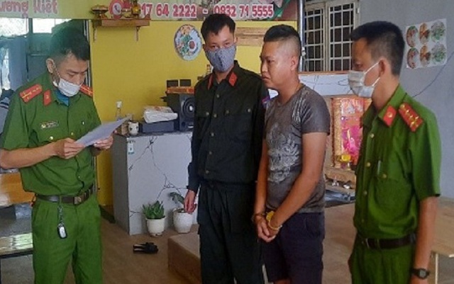 Lực lượng chức năng Công an tỉnh Quảng Nam khám xét khẩn cấp nơi ở của đối tượng Lâm Quang Phát