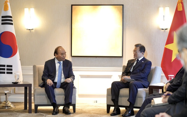 Chủ tịch nước Nguyễn Xuân Phúc hội đàm cùng Tổng thống Hàn Quốc Moon Jae-in bên lề phiên họp của Đại hội đồng Liên Hợp Quốc tại New York, Mỹ.