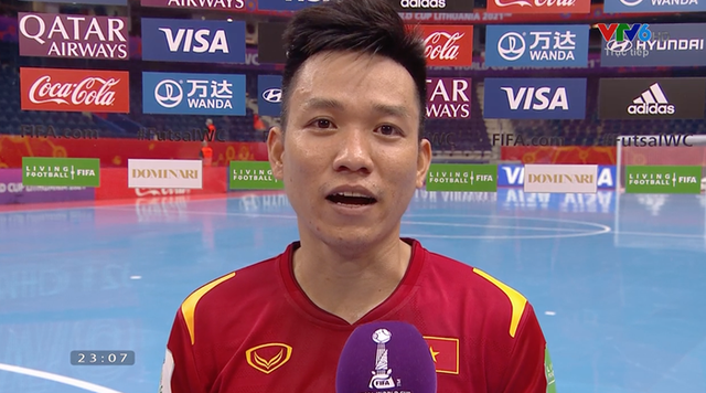 Cầu thủ ghi bàn cho futsal Việt Nam ở World Cup ôm mặt buồn bã sau thất bại, xúc động gửi gắm tâm sự - Ảnh 2.