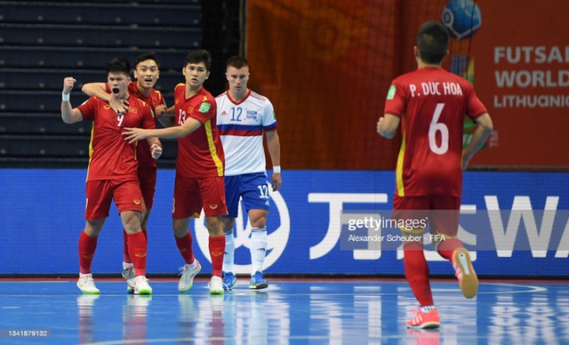 Tuyển Việt Nam tiến bộ cực kỳ nhanh, đấu với Nga ở World Cup mà chơi tự tin vô cùng - Ảnh 2.