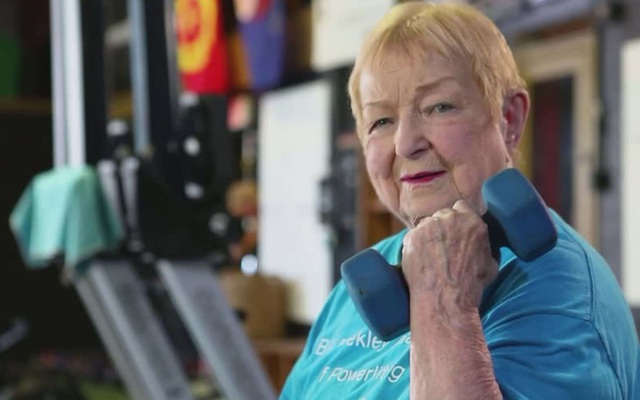 100 tuổi, cụ bà lập kỷ lục trở thành VĐV nâng tạ lớn tuổi nhất thế giới