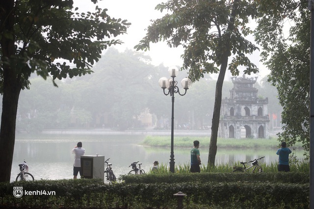 Hồ Gươm ngày trở lại: Trường đua xe đạp rộn ràng, người tập thể dục hân hoan còn giới trẻ í ới nhau chiều lượn một vòng nhé! - Ảnh 13.