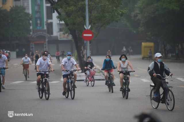 Hồ Gươm ngày trở lại: Trường đua xe đạp rộn ràng, người tập thể dục hân hoan còn giới trẻ í ới nhau chiều lượn một vòng nhé! - Ảnh 6.