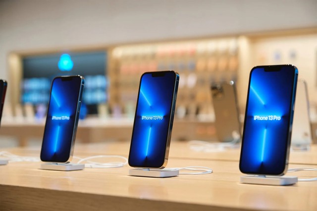 iPhone 13 delay cả tháng khắp Á, Âu hoá ra vì thiếu một linh kiện quan trọng sản xuất tại Việt Nam - Ảnh 1.