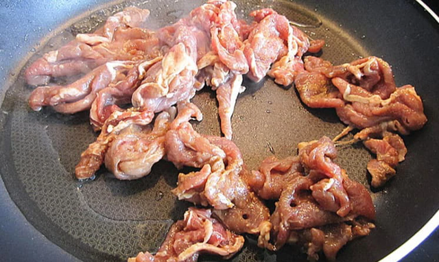 3 đặc điểm nếu thấy trên miếng thịt bò cần né ngay không mua vì có thể nó là thịt bò giả - Ảnh 3.