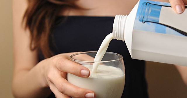 Đều đặn uống sữa vào 3 thời điểm này, trẻ nhỏ sẽ hấp thụ được lượng canxi gấp bội để cao lớn, phụ nữ sẽ trẻ trung hơn - Ảnh 1.
