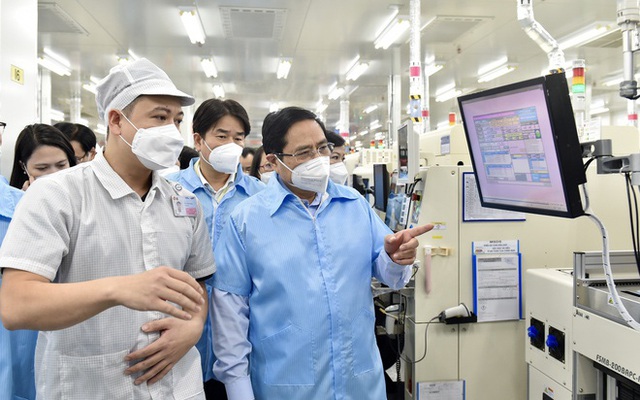 Thủ tướng thăm Công ty TNHH Samsung Electronics Việt Nam Thái Nguyên. Ảnh: VGP/Nhật Bắc